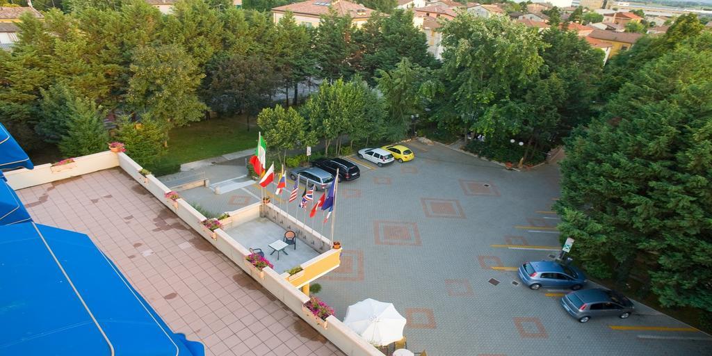 Valdenza Hotel Campegine エクステリア 写真