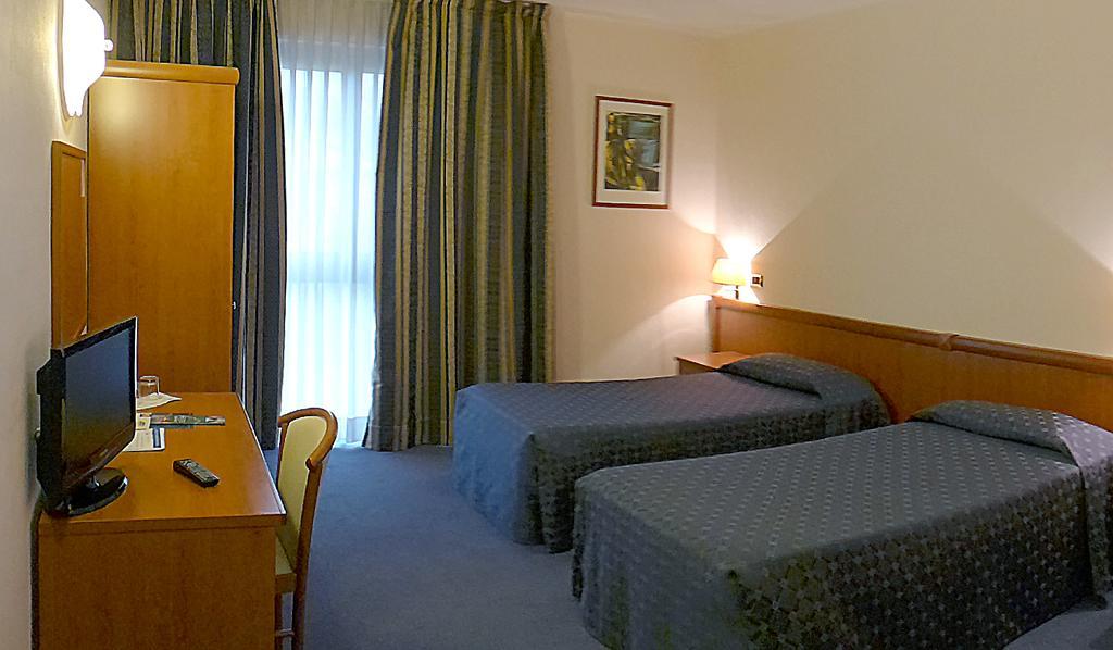 Valdenza Hotel Campegine エクステリア 写真
