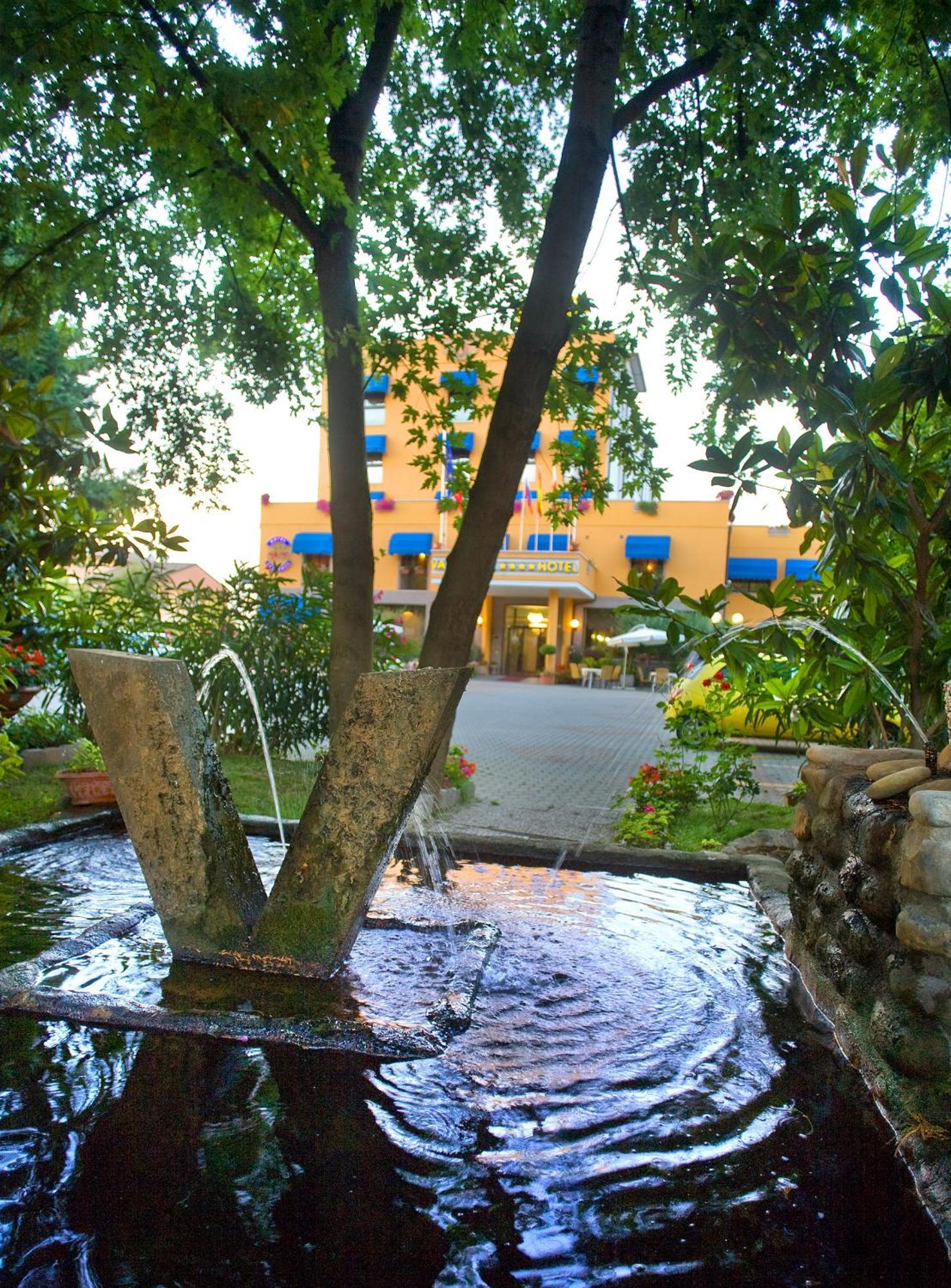 Valdenza Hotel Campegine エクステリア 写真