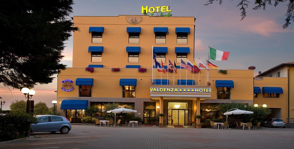 Valdenza Hotel Campegine エクステリア 写真