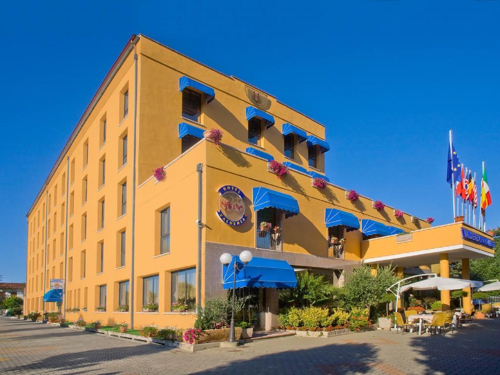 Valdenza Hotel Campegine エクステリア 写真