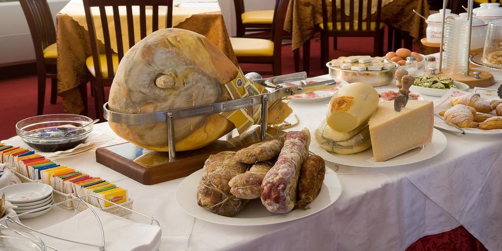 Valdenza Hotel Campegine エクステリア 写真