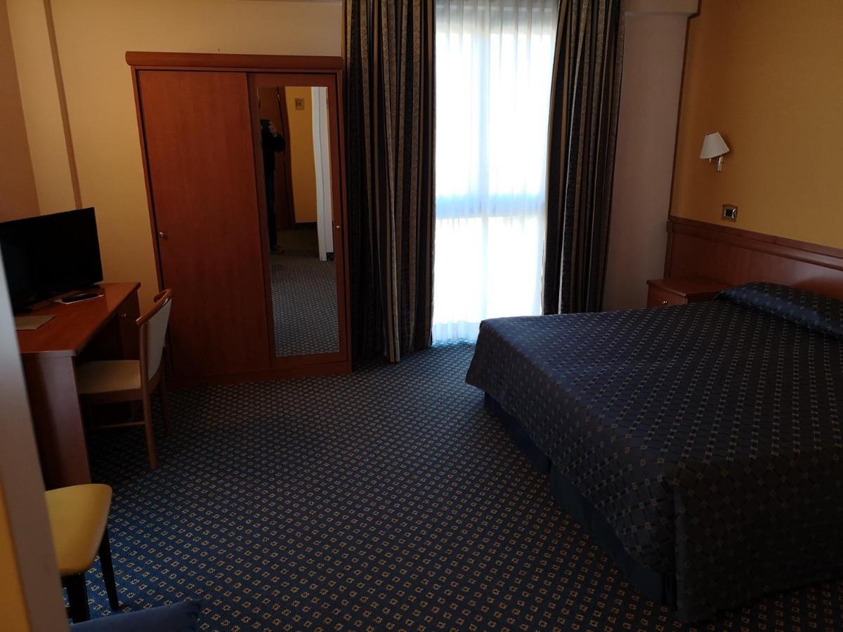 Valdenza Hotel Campegine エクステリア 写真