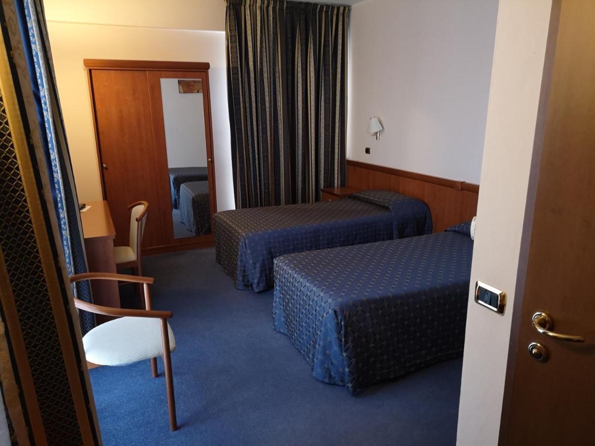 Valdenza Hotel Campegine エクステリア 写真
